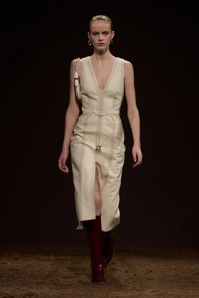 Look 17